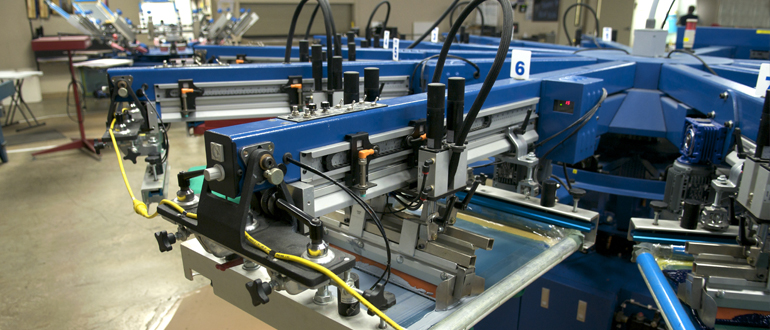 Screentrycksutrustning i Textprints produktion
