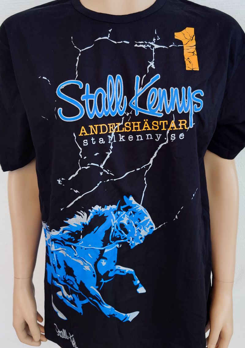 Tryckt svart T-shirt med motiv